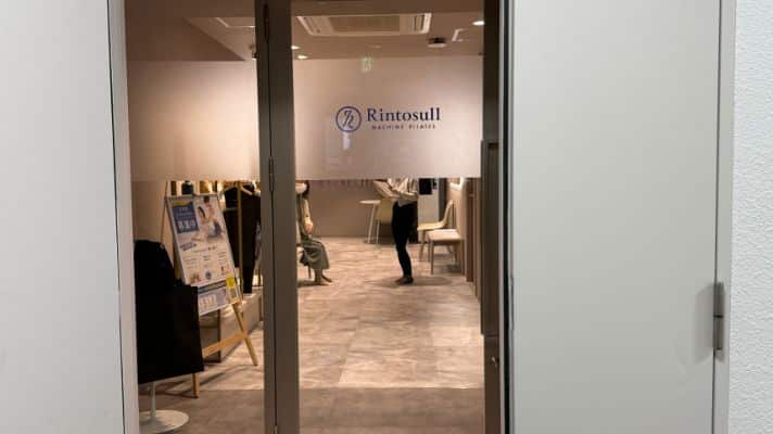 Rintosull 国分寺店 入口(ガラス扉)