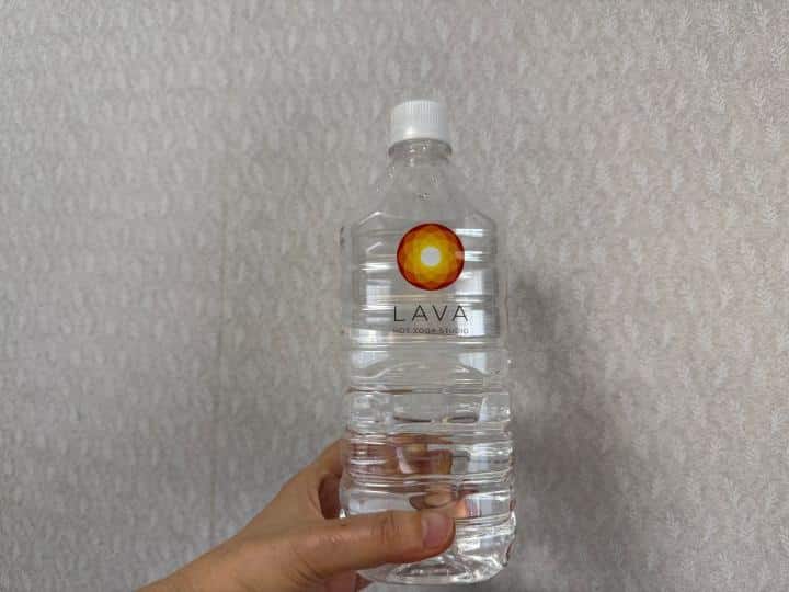 LAVAみずほ台店のホットマシンピラティス体験でもらった1Lの水