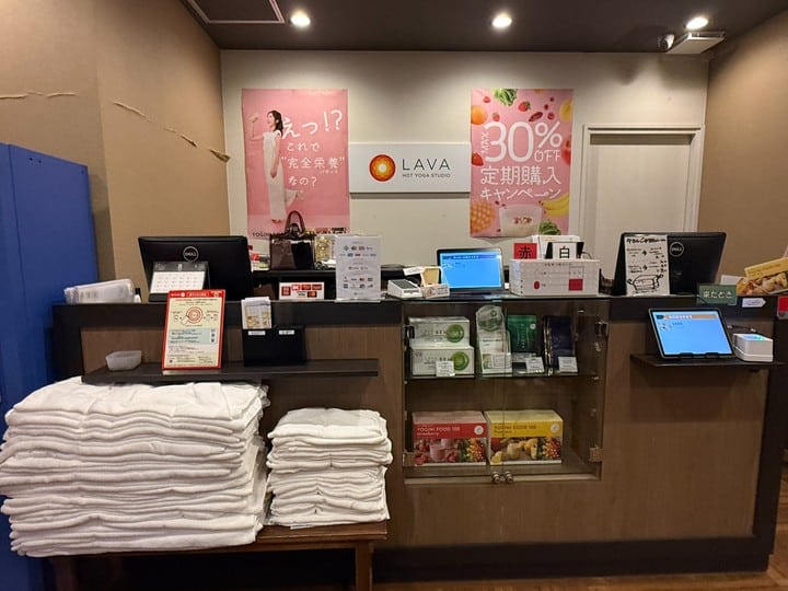 LAVAでホットマシンピラティスを体験した店舗の受付